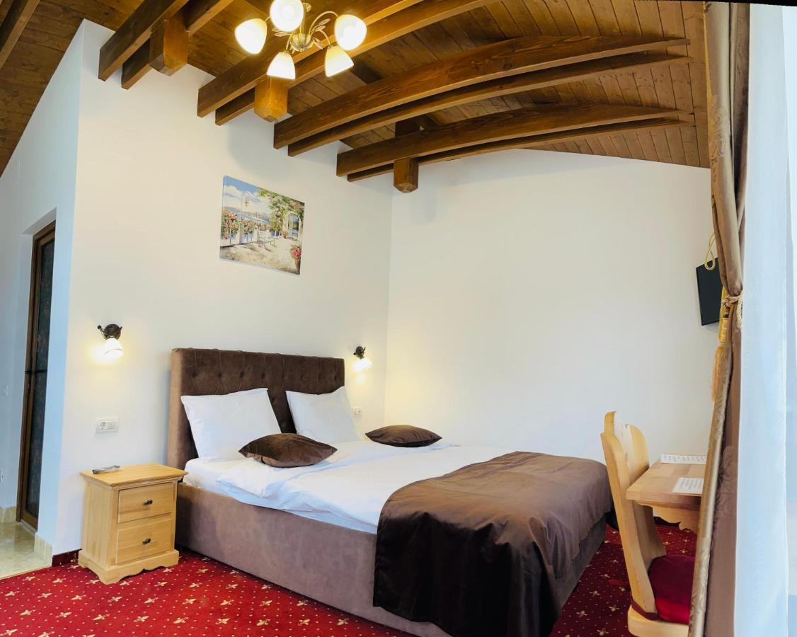 Hotel Casa Belcin Buşteni Esterno foto