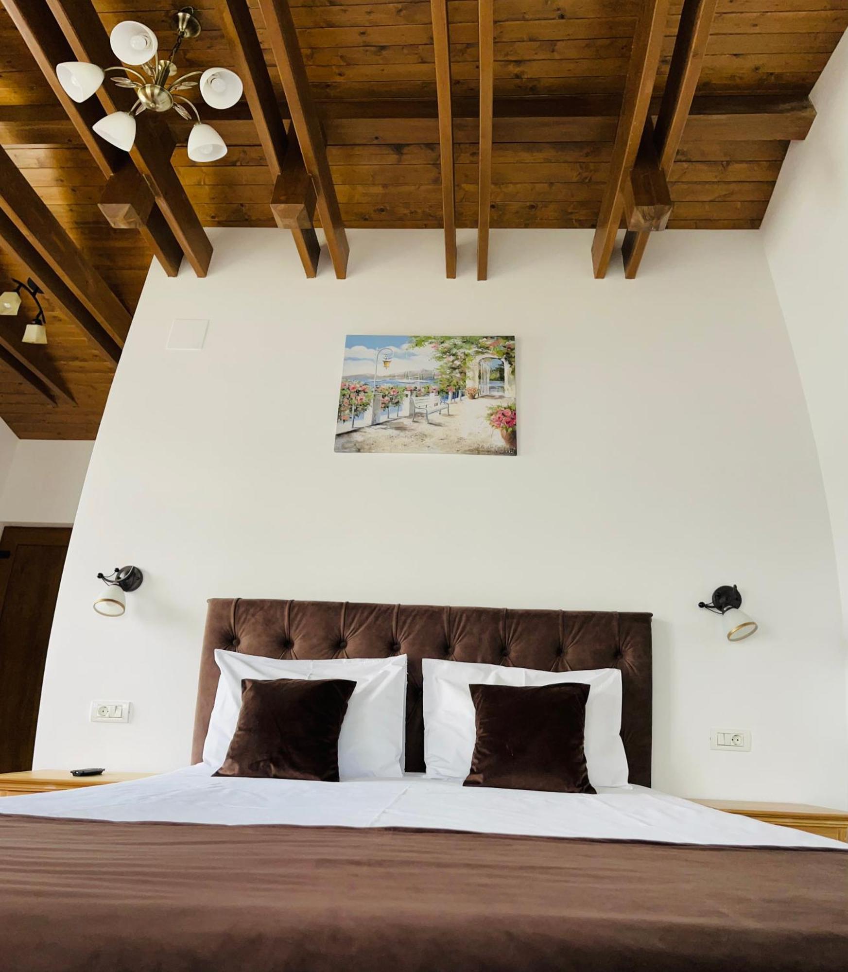 Hotel Casa Belcin Buşteni Esterno foto