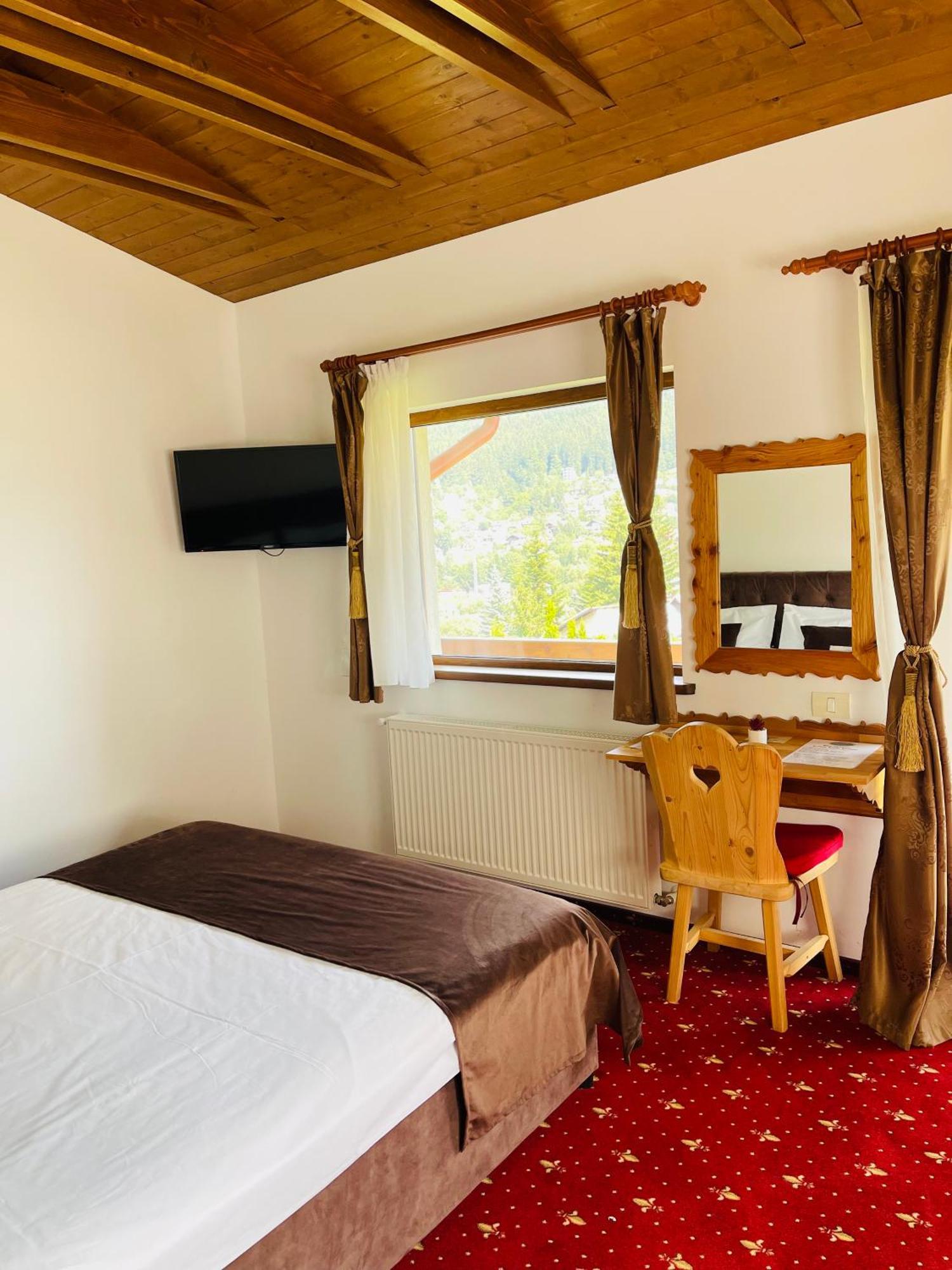 Hotel Casa Belcin Buşteni Esterno foto