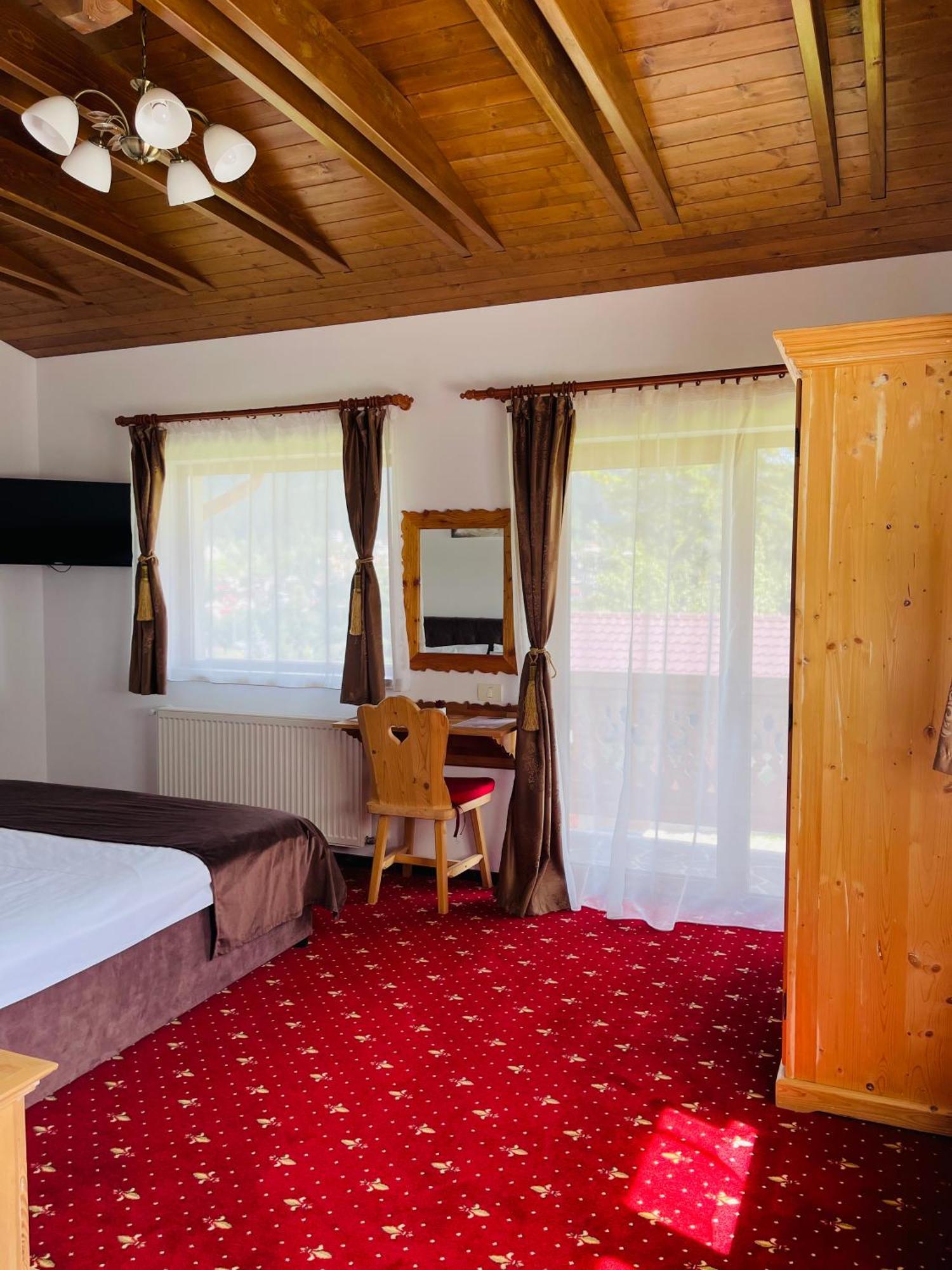 Hotel Casa Belcin Buşteni Esterno foto