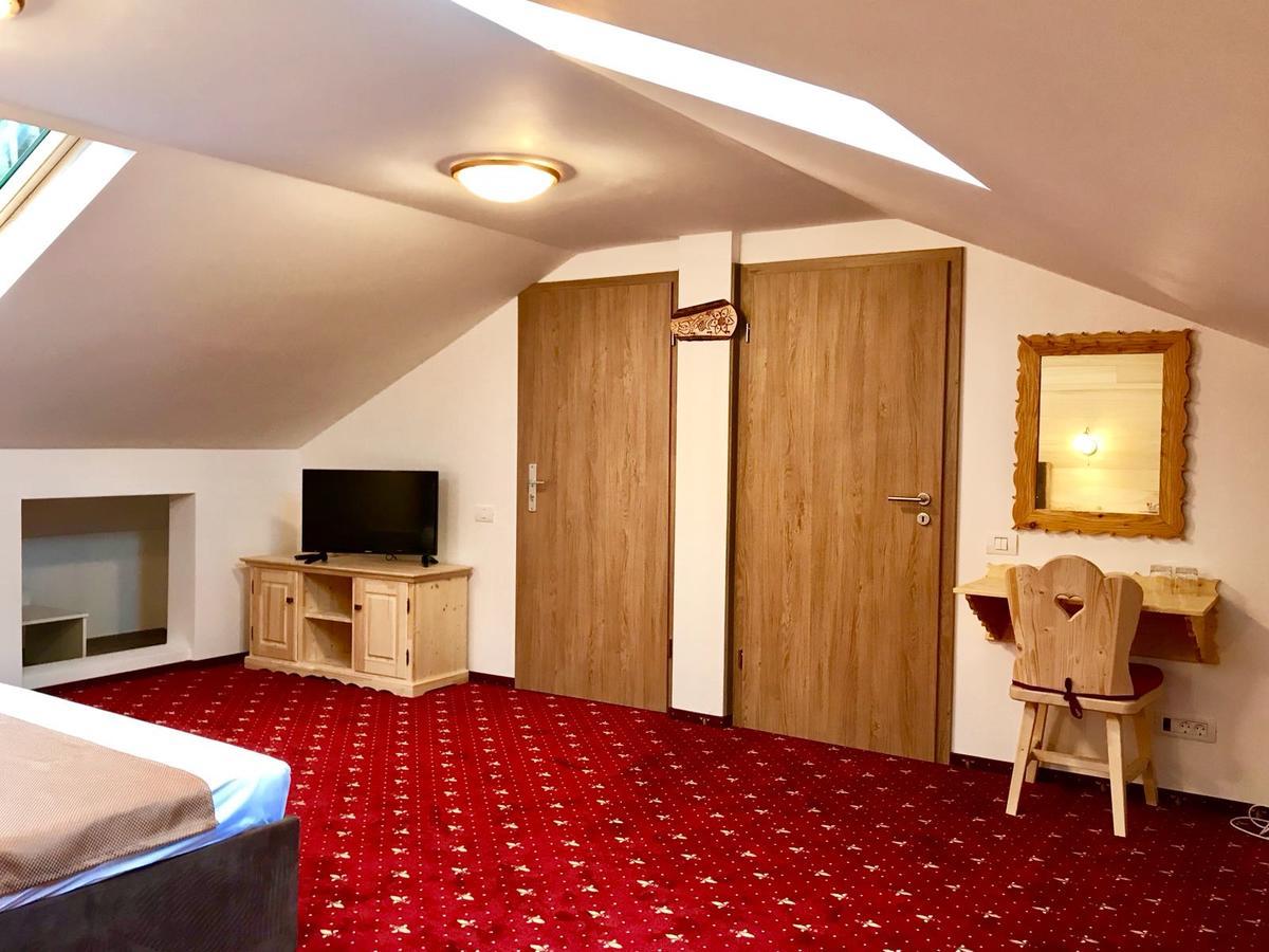 Hotel Casa Belcin Buşteni Esterno foto