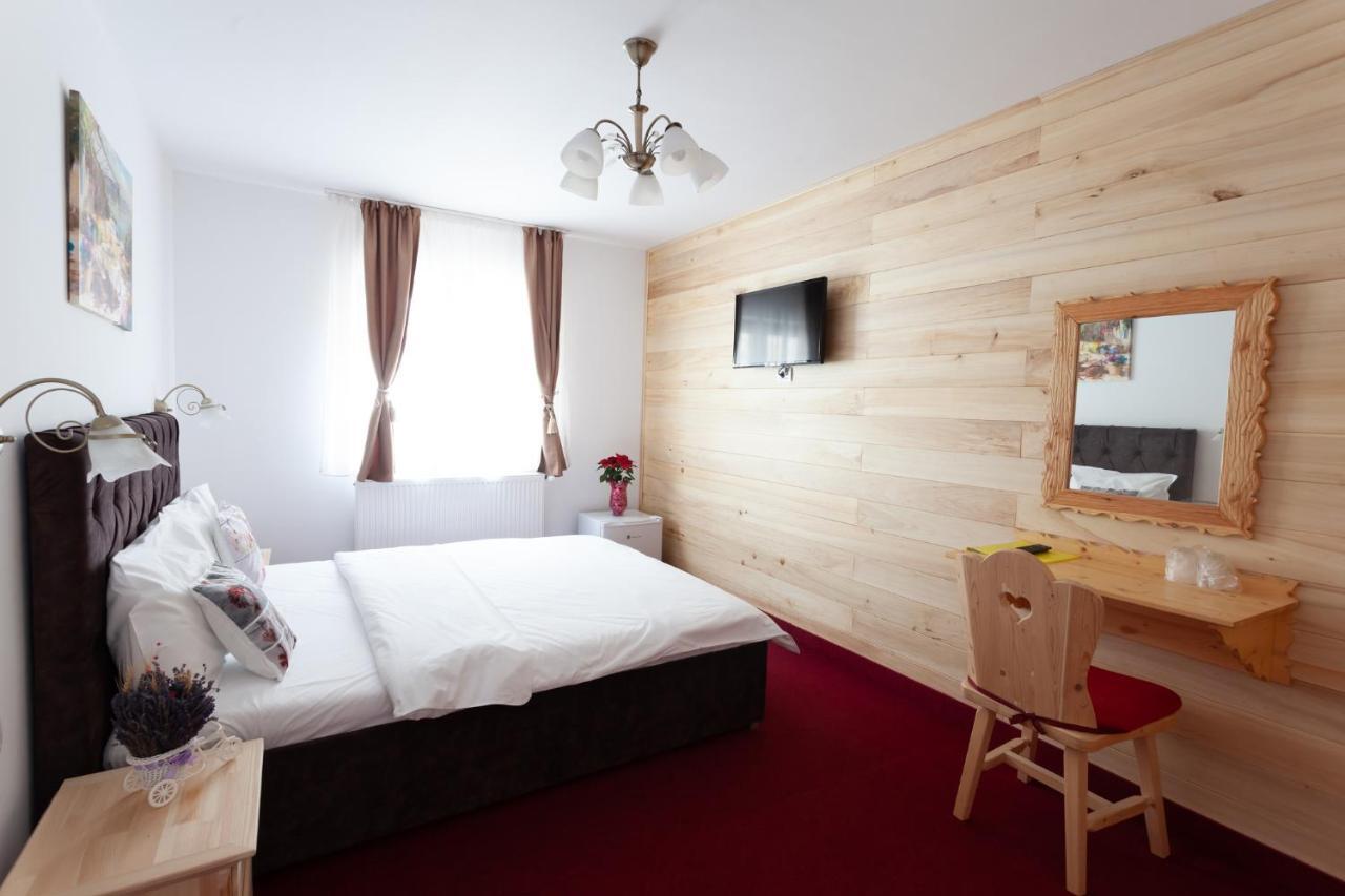 Hotel Casa Belcin Buşteni Esterno foto